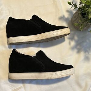 🚨Last Call! Caslon black wedge sneaker size 10